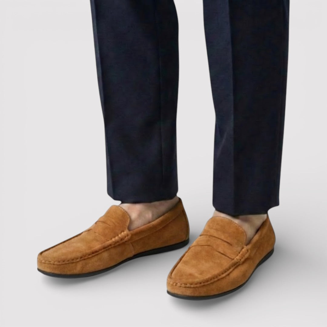 ラグジュアリーで快適なローファー